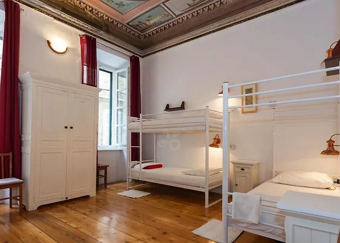 Old Town Хостел Дубровник