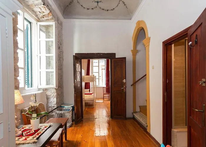 Old Town Хостел Дубровник