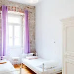 Old Town Hostel *
