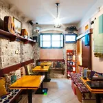 Old Town Hostel *