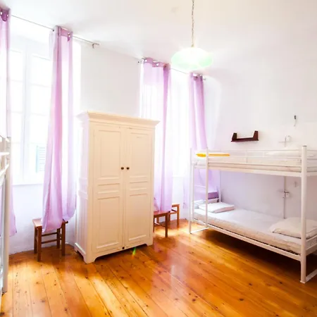 Old Town Hostel *