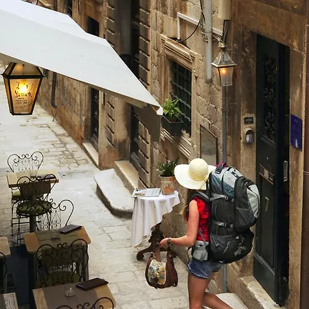 Old Town Hostal
